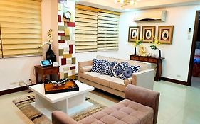 Mckinley Hill, Bgc 3 Bedroom Unit Venice Mall Walking Distance