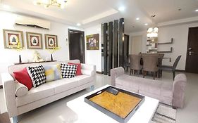 Mckinley Hill, Bgc 3 Bedroom Unit Venice Mall Walking Distance